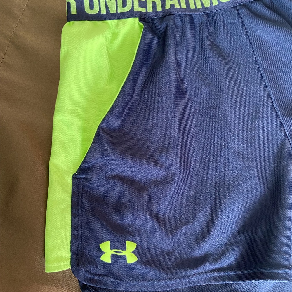 Under Armour athletic shorts. Size med - Picture 4 of 4